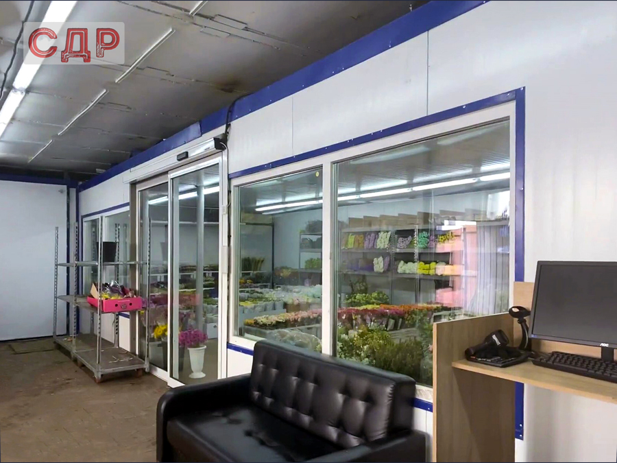 Монтаж склада холодильника для цветов в Москве.